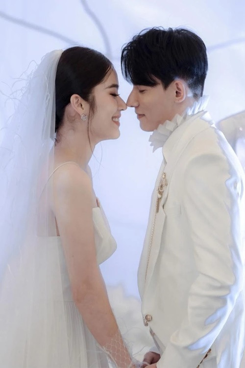 Tháng 10/2020, chị gái Nam Em và Sỹ Hưng gỡ hình ảnh bên nhau làm dấy nghi vấn chia tay. Sau đó, cả hai không lên tiếng về chuyện tình cảm. Ảnh: Saostar.