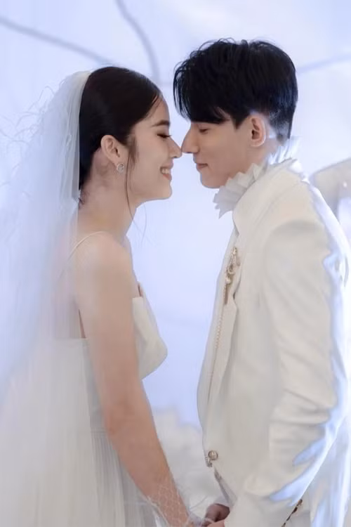 Tháng 10/2020, chị gái Nam Em và Sỹ Hưng gỡ hình ảnh bên nhau làm dấy nghi vấn chia tay. Sau đó, cả hai không lên tiếng về chuyện tình cảm. Ảnh: Saostar.