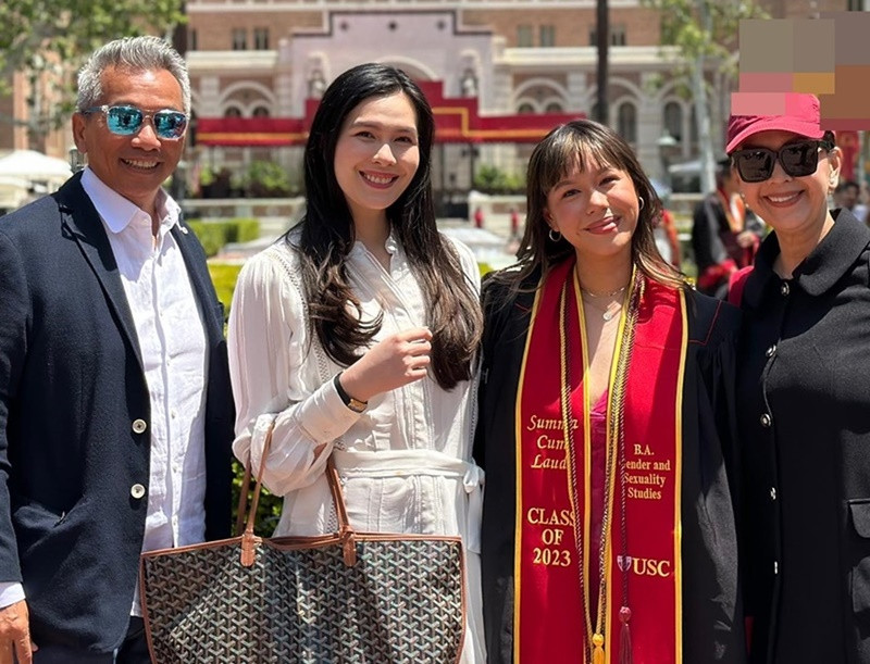 Vợ chồng Diễm My có 2 cô con gái: Thùy My và Quế My. Thùy My - con gái đầu lòng của Diễm My tốt nghiệp đại học với thành tích xuất sắc trong khi đó Quế My cũng tốt nghiệp trường danh giá ở Mỹ. Ảnh: FBNV.