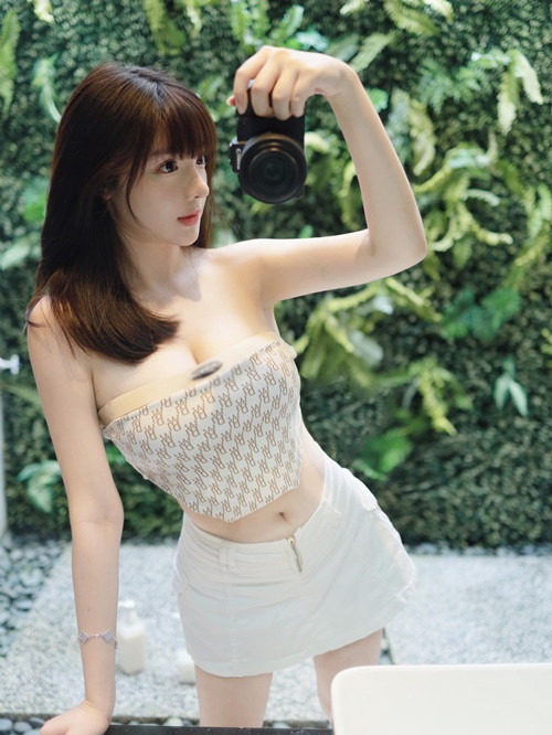 Amy chia sẻ, cô không phẫu thuật thẩm mỹ.