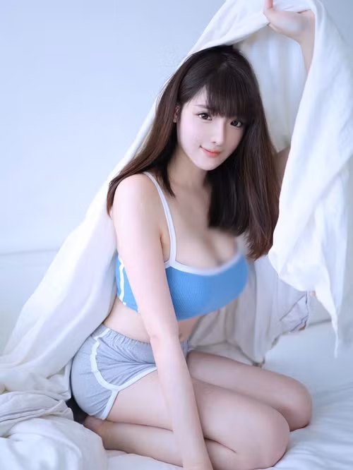 Hương Nhi (Amy) là một trong những hot girl nổi tiếng tại Malaysia. Cô nàng có đến 1 triệu fan trên Instagram.