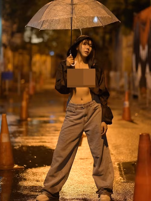 Khoe vòng một trên phố, Sirada Sirithap đi ngược lại quy chuẩn về trang phục thông thường.