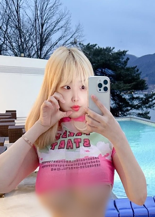  Hot girl Cho Yeji mê mốt áo croptop hở chân ngực bởi vẻ gợi cảm “thiêu đốt” ánh nhìn của mẫu trang phục này.