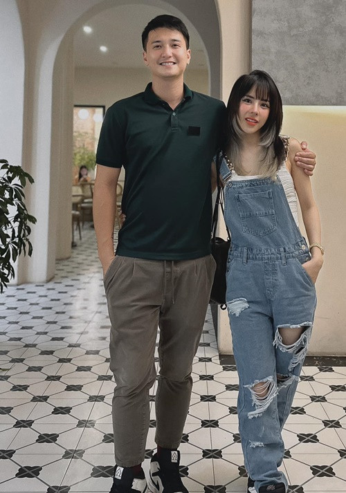 Con gái của Bạch Lan Phương thân thiết với Huỳnh Anh. Nam diễn viên cho biết, anh hay chơi cùng, dạy bé đạp xe, trượt patin. Ảnh: FBNV.