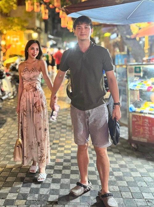 Huỳnh Anh dành nhiều lời cho cánh cho Bạch Lan Phương. Anh khen vợ ít khi trang điểm, ra đường chỉ cần đánh son và dùng một chút kẻ mắt, nhưng rất xinh. Ảnh: FBNV.