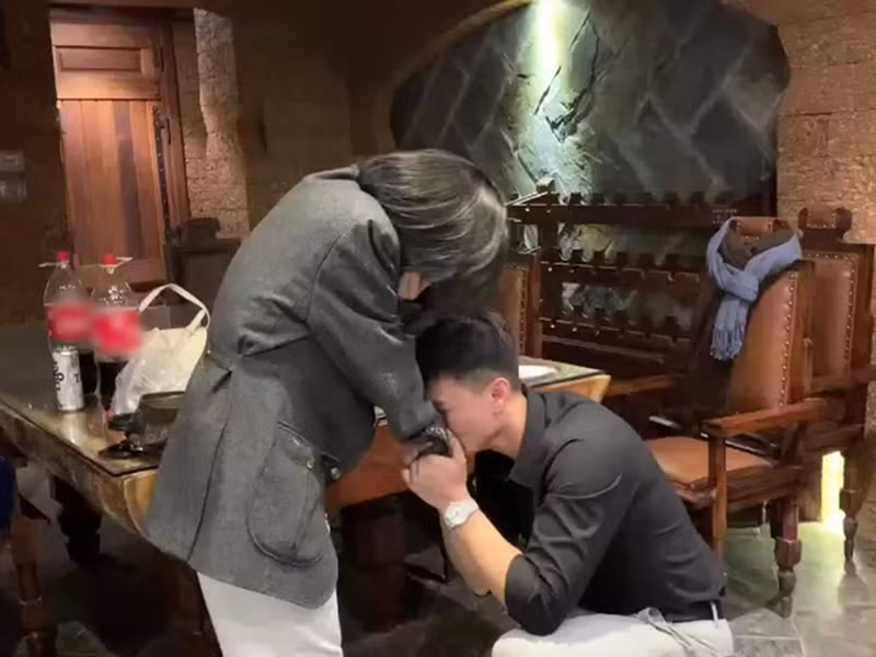 Huỳnh Anh công khai chuyện tình với Bạch Lan Phương vào tháng 11/2020. Đến tháng 1/2021, nam diễn viên cầu hôn. Ảnh: FBNV.