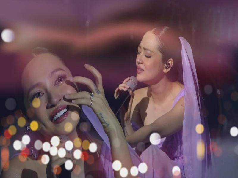 Cũng trên sân khấu này, Bảo Anh trả lời về nghi vấn có con. Cô nói: "Nếu sinh em bé thì mọi người có yêu tôi không? Còn không sinh thì có yêu không?". Khi khán giả đáp lại: "Có", Bảo Anh chia sẻ: "Vậy thì cứ tập trung yêu Bảo Anh đi". Ảnh: Saostar.