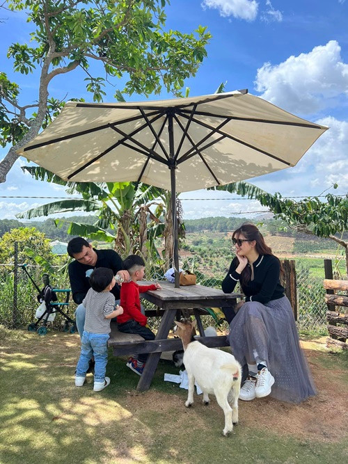 Nàng hậu khoe cuộc sống bình yên ở hiện tại.