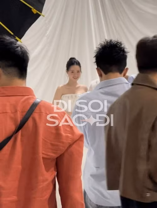 Dien vien Midu lo nhan cau hon, hau truong chup anh cuoi