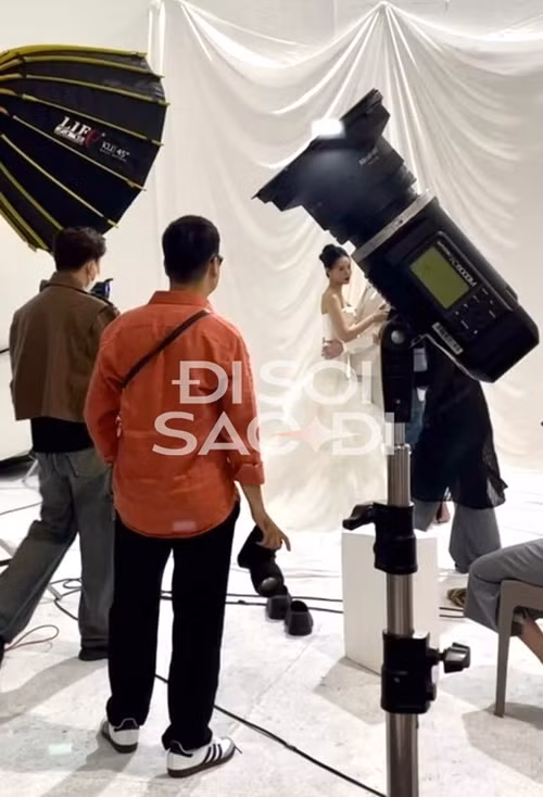 Nguồn tin của Znews cho hay, Midu và bạn trai doanh nhân đã thực hiện bộ ảnh cưới vào đầu tháng 4. Theo đại diện Midu, họ sẽ chia sẻ cụ thể về hôn lễ trong thời gian tới. Ảnh: Đời Sống Pháp Luật.