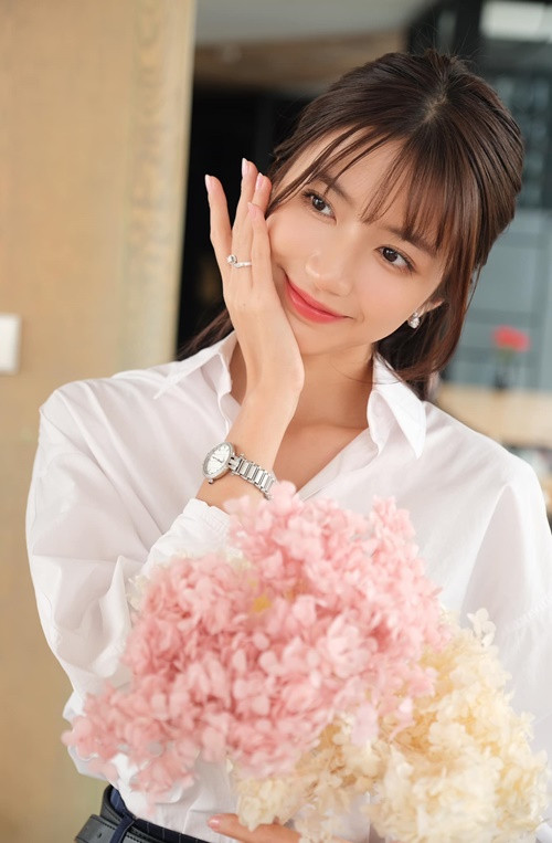 Ngoài diễn xuất tự nhiên, Vân Vân của Thương ngày nắng về chiếm được thiện cảm của khán giả bởi nhan sắc xinh đẹp.