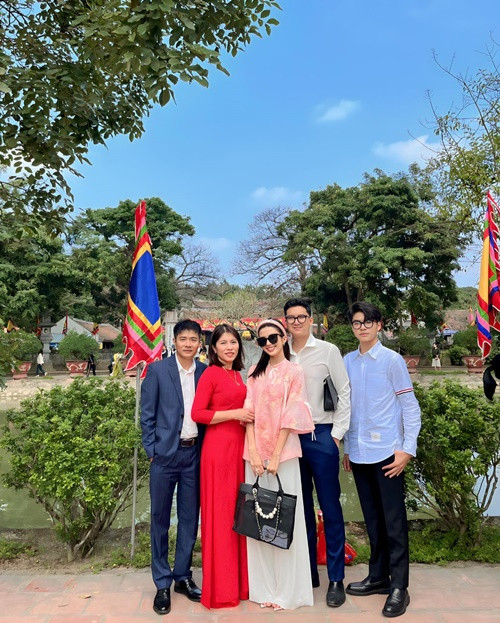 Nữ diễn viên phim Thương ngày nắng về và chồng bí mật hẹn hò.