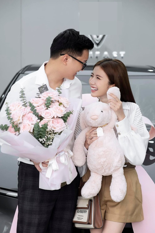 Chồng Ngọc Huyền tên Duy Minh. Theo Vietnamnet, Duy Minh có mẹ là nghệ sĩ Phạm Quỳnh Trang, ông ngoại là NSND Quý Dương và bác ruột là NSƯT Chí Trung.