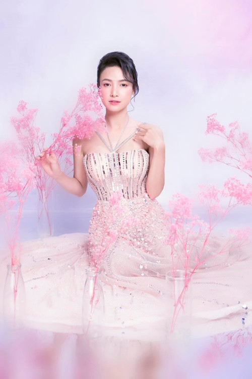 Ở tuổi 36, Lê Bê La được khen là ngày càng quyến rũ dù từng 2 lần sinh nở.