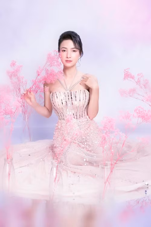 Ở tuổi 36, Lê Bê La được khen là ngày càng quyến rũ dù từng 2 lần sinh nở.