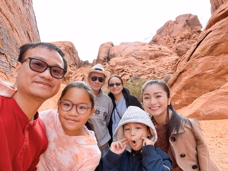 Nữ diễn viên chia sẻ hình ảnh du lịch cùng bố mẹ chồng. Theo Tiền Phong, bố mẹ và chị chồng Diệu Hương đã định cư ở Mỹ từ lâu.