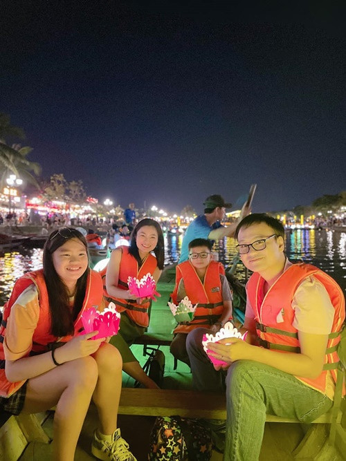 Năm 2023, Diệu Hương cùng chồng con về nước để dự đám cưới của em gái cũng như đi du lịch, thăm người thân.