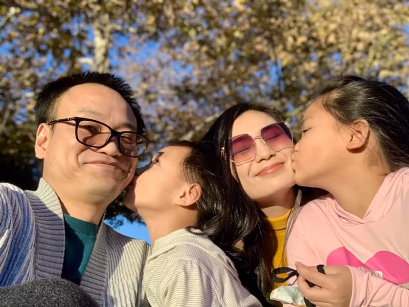 Diệu Hương tiết lộ ông xã thường làm phó nháy cho vợ.