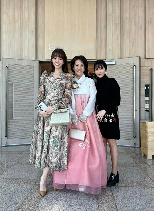 Trấn Thành từng hết lời khen ngợi nhan sắc Maria. Nam MC còn trêu chọc Maria khi bóc mẽ em vợ cô “sống ảo” và viết sai chính tả. Ảnh: FBNV.