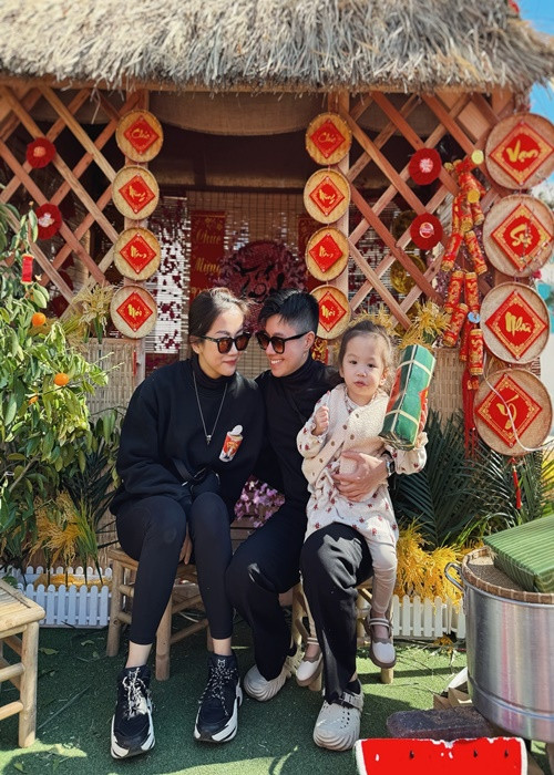 Alex và An Nguy khoe khoảnh khắc đón Tết Nguyên đán.