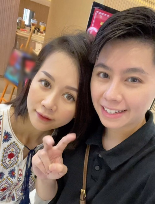 Alex đồng hành cùng An Nguy trong việc chăm sóc con gái.