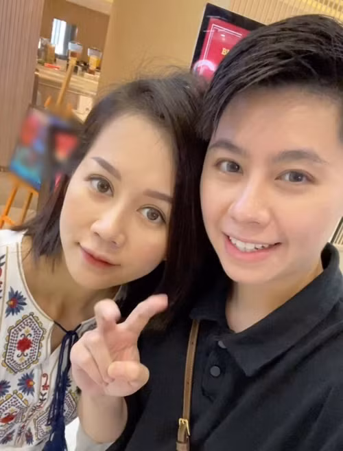 Alex đồng hành cùng An Nguy trong việc chăm sóc con gái.