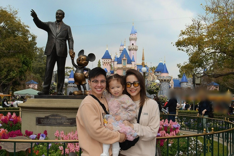 Hình ảnh An Nguy cùng người yêu và con gái đi du lịch hồi tháng 3.