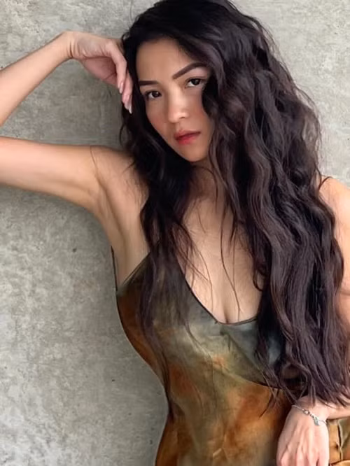 Tiết chế mặc gợi cảm quá đà, Thủy Top nhận được nhiều lời khen ngợi. Ảnh: FBNV.