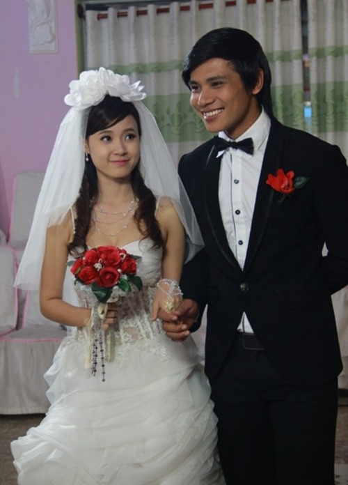 Midu mặc váy cưới trong phim Con trai con gái. Ảnh: Đời Sống Việt Nam.