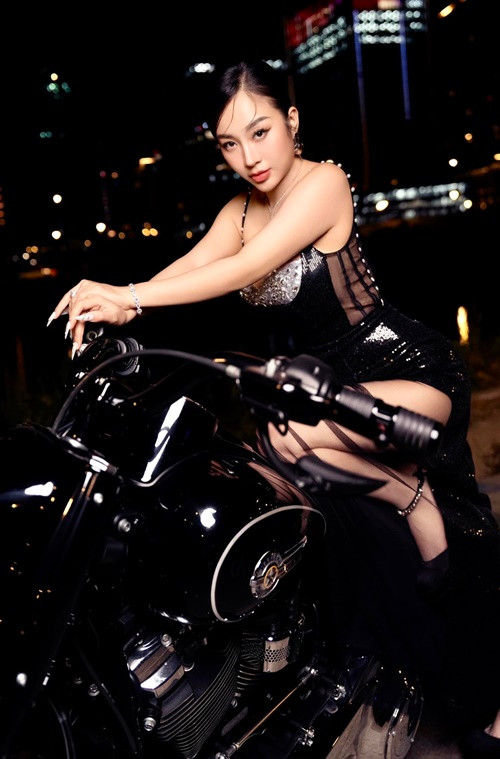 Vợ TiTi xinh đẹp, gợi cảm. Cô từng làm DJ và hiện tại kinh doanh. Đại diện truyền thông của TiTi chia sẻ trên Dân Trí, vợ chồng nam ca sĩ sẽ tổ chức đám cưới vào ngày 23/4 tại TPHCM. Lễ gia tiên của TiTi diễn ra ở quê nhà Cần Thơ vào ngày 20/4.