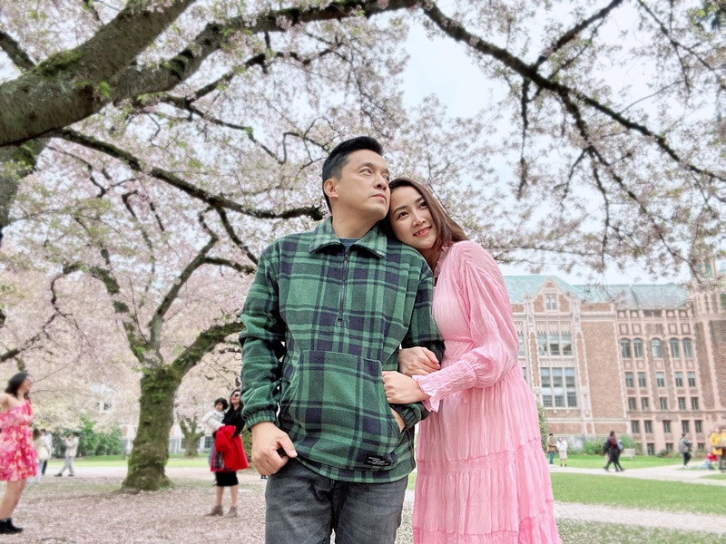 Lấy vợ kém 17 tuổi, Lam Trường cho biết, việc chênh lệch tuổi tác chưa bao giờ là vấn đề giữa vợ chồng anh.