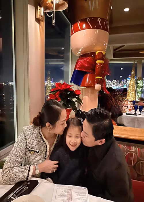 Lam Trường thú nhận, tiền kiếm được vẫn nằm trong tài khoản của anh. Tuy nhiên, anh luôn công khai thông tin tài khoản với Yến Phương.