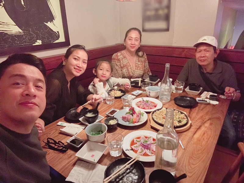 Vợ Lam Trường còn đưa bố mẹ cùng đi du lịch. "Ước mơ cùng ba mẹ đến Hawaii đã thành hiện thực", Yến Phương chia sẻ.