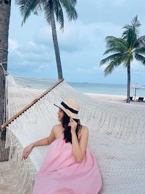 Vợ Lam Trường được khen ngợi ăn mặc có gu.