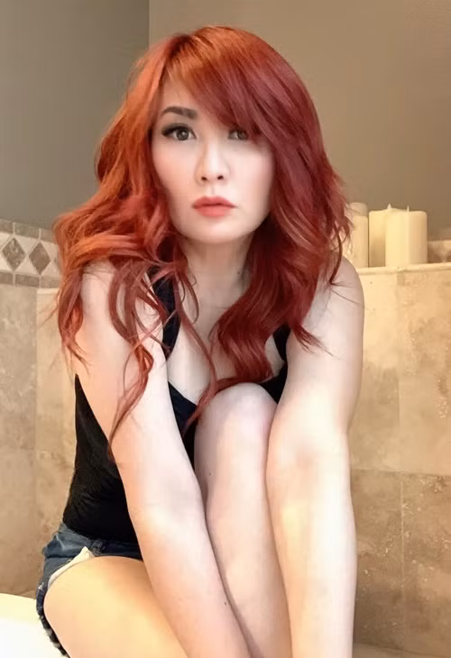 Vợ cũ Bằng Kiều đã bước sang tuổi 58, từng 3 lần sinh nở nhưng sắc vóc không thua kém nhiều cô gái trẻ.