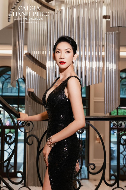 Cô chia sẻ trong chương trình Sau ánh hào quang, dù liên tục được cảnh báo bạn trai ca sĩ là người đồng tính nhưng cô không bận tâm, thậm chí vất vả "chữa gay" cho bạn trai. Ảnh: FBNV.