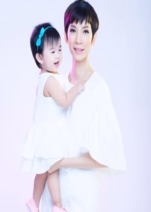 Xuân Lan kể tình cũ còn thêu dệt một câu chuyện khác để mọi người xung quanh tin rằng bé Thỏ - con gái Xuân Lan không phải là con của anh. Ảnh: FBNV.