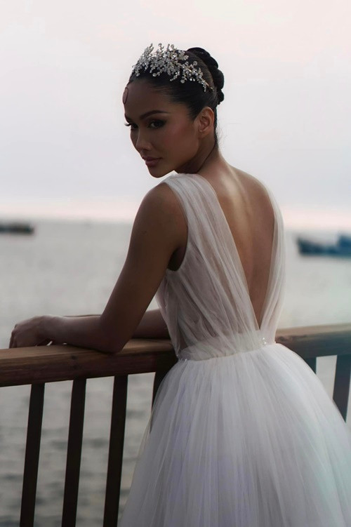 "Ai đồn em cưới vậy, nhận cái thư sang chấn tâm lý luôn", H’hen Niê bày tỏ. Ảnh: FBNV.