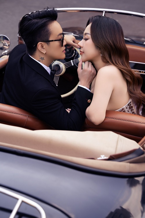 Theo Znews, Tuyết Nhung và TiTi quen nhau từ nhỏ. 3 năm qua, cặp đôi gắn bó nhưng không muốn chia sẻ nhiều thông tin đời tư. Ảnh: Arttimes.