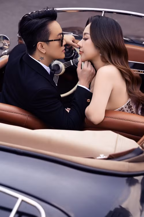 Theo Znews, Tuyết Nhung và TiTi quen nhau từ nhỏ. 3 năm qua, cặp đôi gắn bó nhưng không muốn chia sẻ nhiều thông tin đời tư. Ảnh: Arttimes.