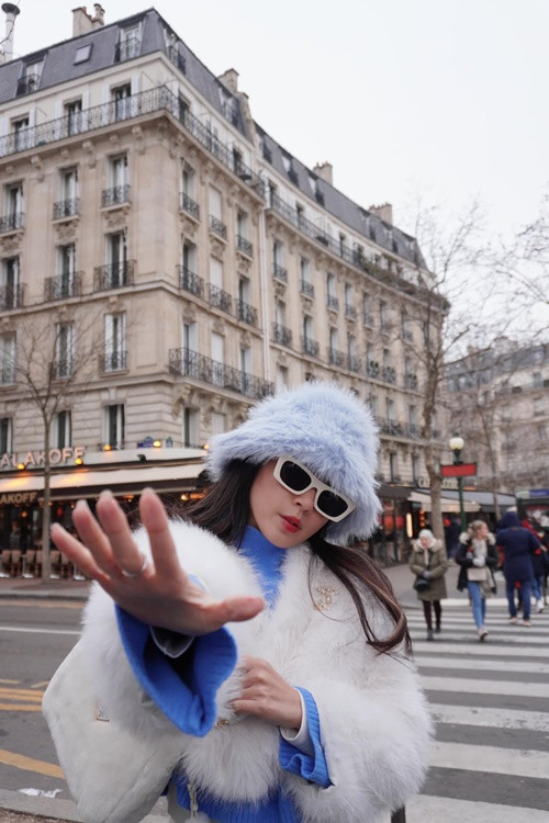 Nữ diễn viên hứa hẹn sẽ khoe trọn bộ ảnh cưới ở trời Tây.