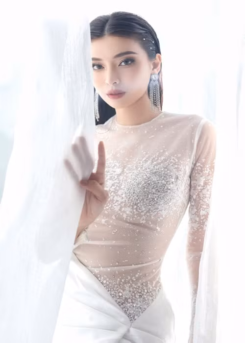 Trước đây, Cao Thái Hà yêu một doanh nhân hơn cô 15 tuổi, từng kết hôn và có một cậu con trai. Ảnh: FBNV.