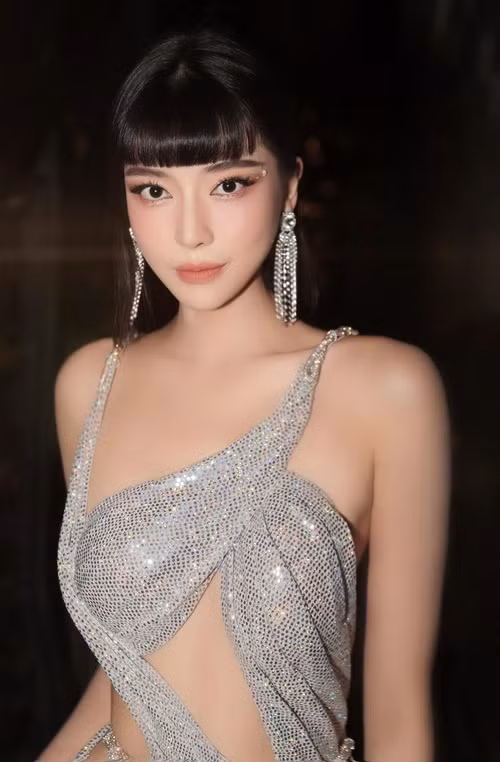 Cao Thái Hà chia tay sau khi phát hiện bạn trai nói chuyện điện thoại với một cô gái khác theo kiểu yêu đương chứ không phải tán tỉnh. Trong khoảng 2 năm sau đó, Cao Thái Hà lại hối hận vì rất khó để tìm được người thương mình, lo cho mình như thế. Ảnh: FBNV.