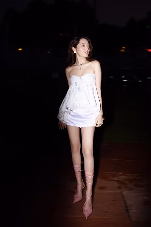 Vóc dáng của Bảo Anh vào tháng 10/2022 vẫn khá thon gọn. Ảnh: FBNV.