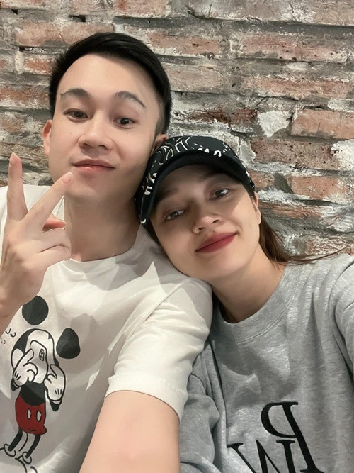 Bảo Anh khoe ảnh selfie bên Dương Triệu Vũ vào tháng 1/2023. Ảnh: FBNV.