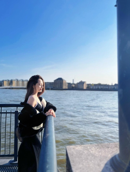 Sau khi sinh nở, Bảo Anh vẫn giấu vòng hai một thời gian. Hình ảnh nữ ca sĩ vào tháng 5/2023. Ảnh: FBNV.