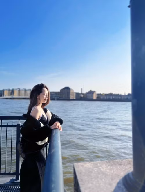 Sau khi sinh nở, Bảo Anh vẫn giấu vòng hai một thời gian. Hình ảnh nữ ca sĩ vào tháng 5/2023. Ảnh: FBNV.