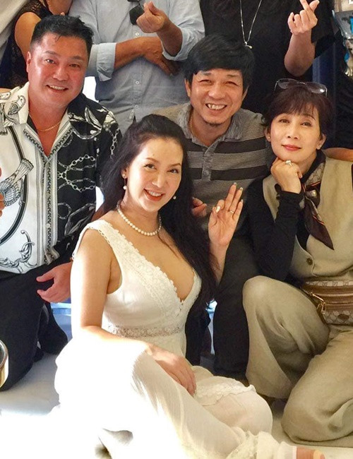 Mộng Vân hội ngộ Lý Hùng cách đây ít năm. Ảnh: FBNV.