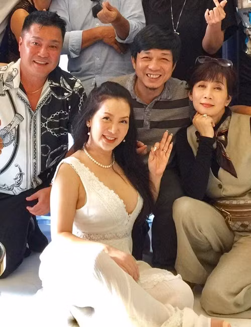 Mộng Vân hội ngộ Lý Hùng cách đây ít năm. Ảnh: FBNV.