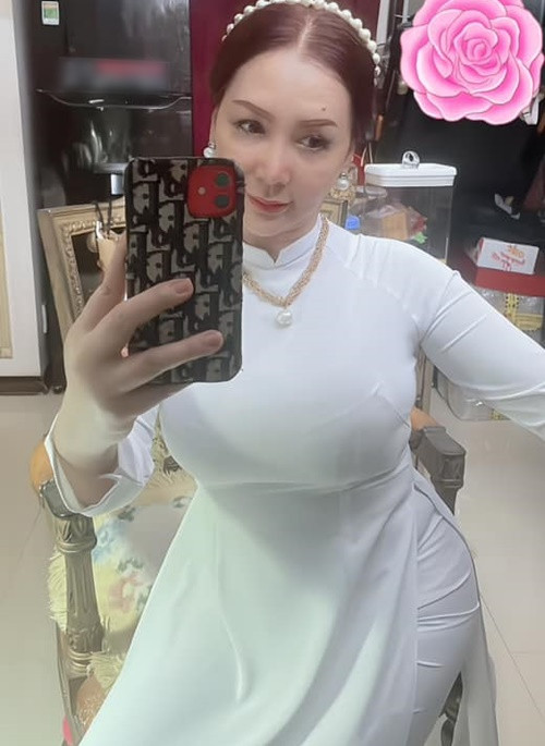 Mộng Vân vẫn giữ được vóc dáng thon gọn. Ảnh: FBNV.